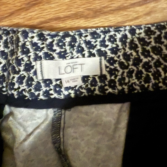 Loft Floral Patterned Navy blue & white Women's Shorts size 14 - Picture 2 of 4